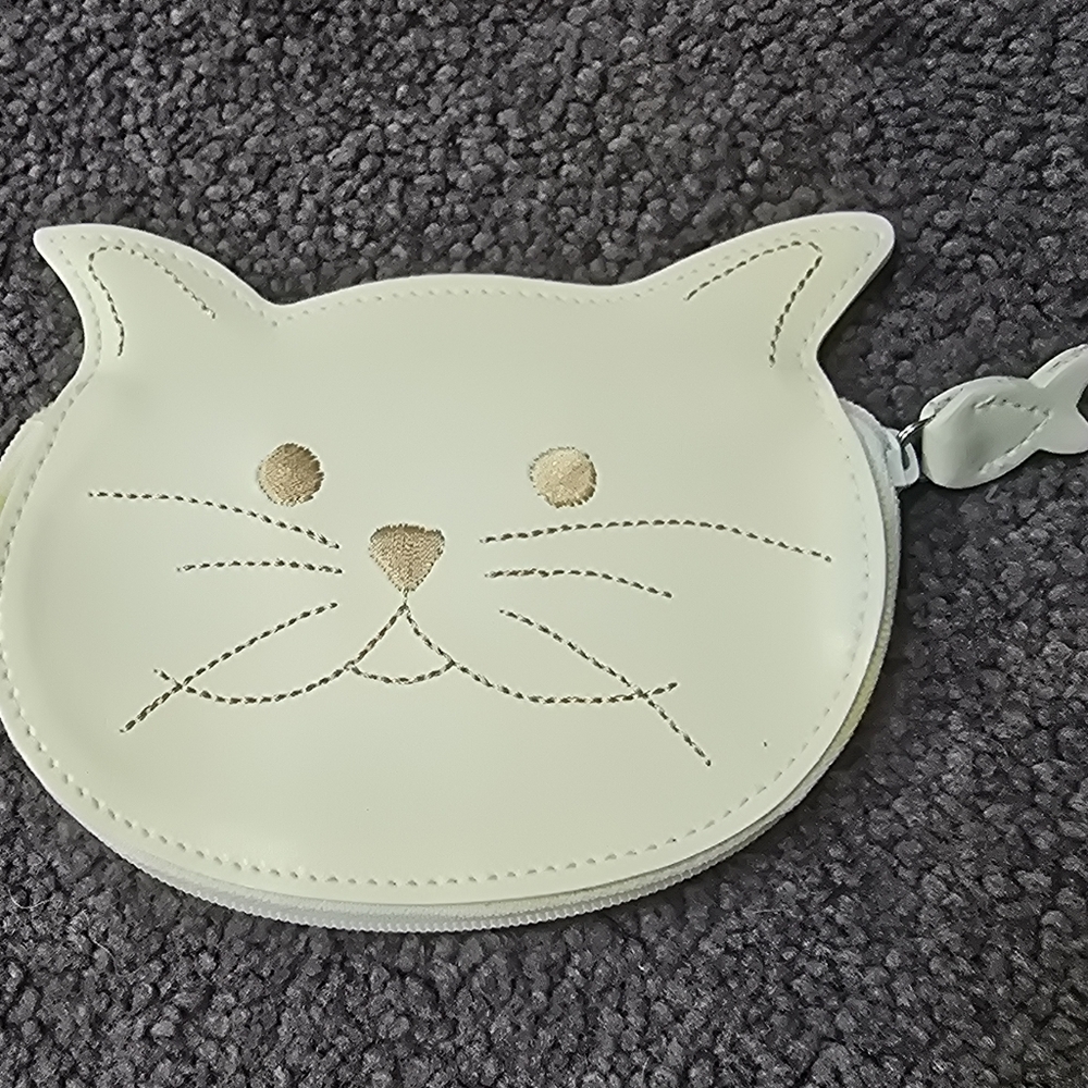 Furla White Cat-Shaped Coin Purse NEW - Picture 2 of 5